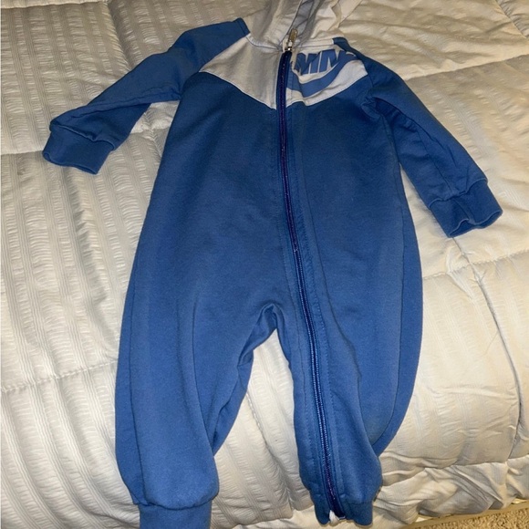 Nike sweatsuit - Picture 1 of 4